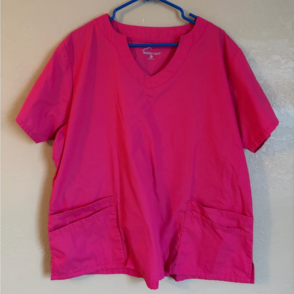 Butter-Soft Originals Women's 6-Pocket Scallop Neck Scrub Top